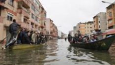 Arnavutlukta 3 bin evi sel bastı!