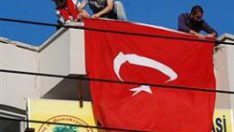 BDP binasına Türk bayrağı astılar tutuklandılar