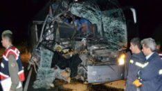 Otobüs TIR’a arkadan çarptı: 1 ölü, 27 yaralı