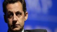 Sarkozy’ye iki bakandan ağır tokat