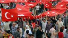 Türkiye şehitleri için sokaklara döküldü