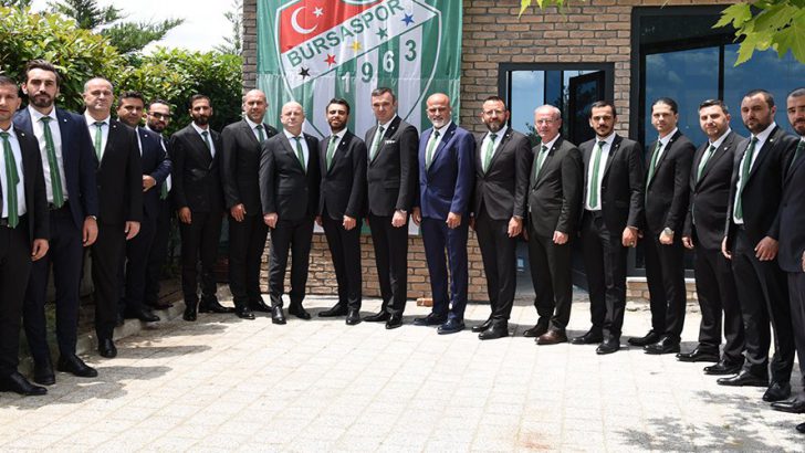 Bursaspor; “Yönetim Kurulumuz Sahaya İniyor”