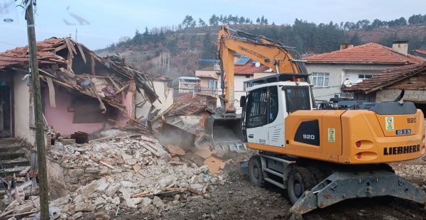 Osmangazi’de Metruk Bina Yıkımları Hız Kazandı