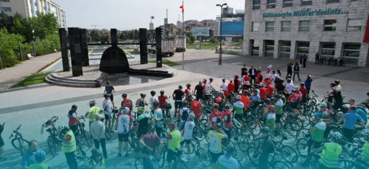 Bisiklet tutkunları 19 Mayıs için pedalladı